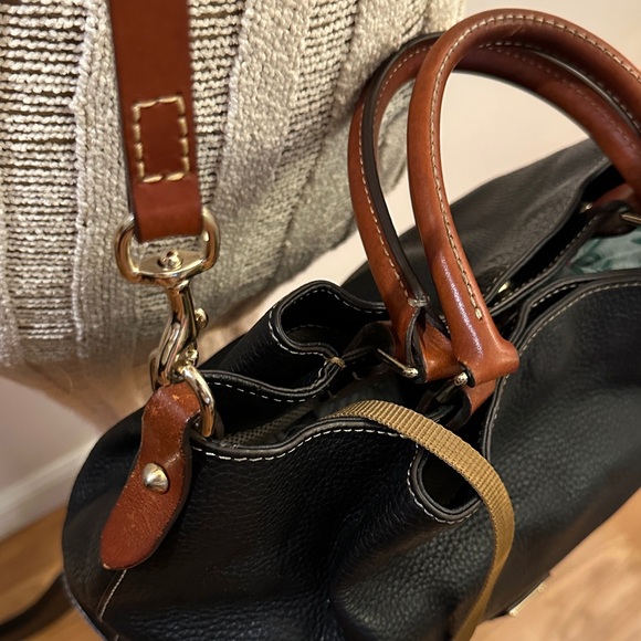 Dooney & Bourke Black and Brown 1975 Leather Shoulder Bag - Preloved - Picture 9 of 16